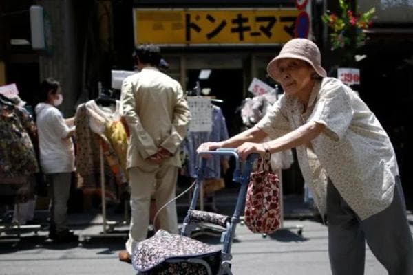 延迟退休到70岁的日本，如今怎么样了