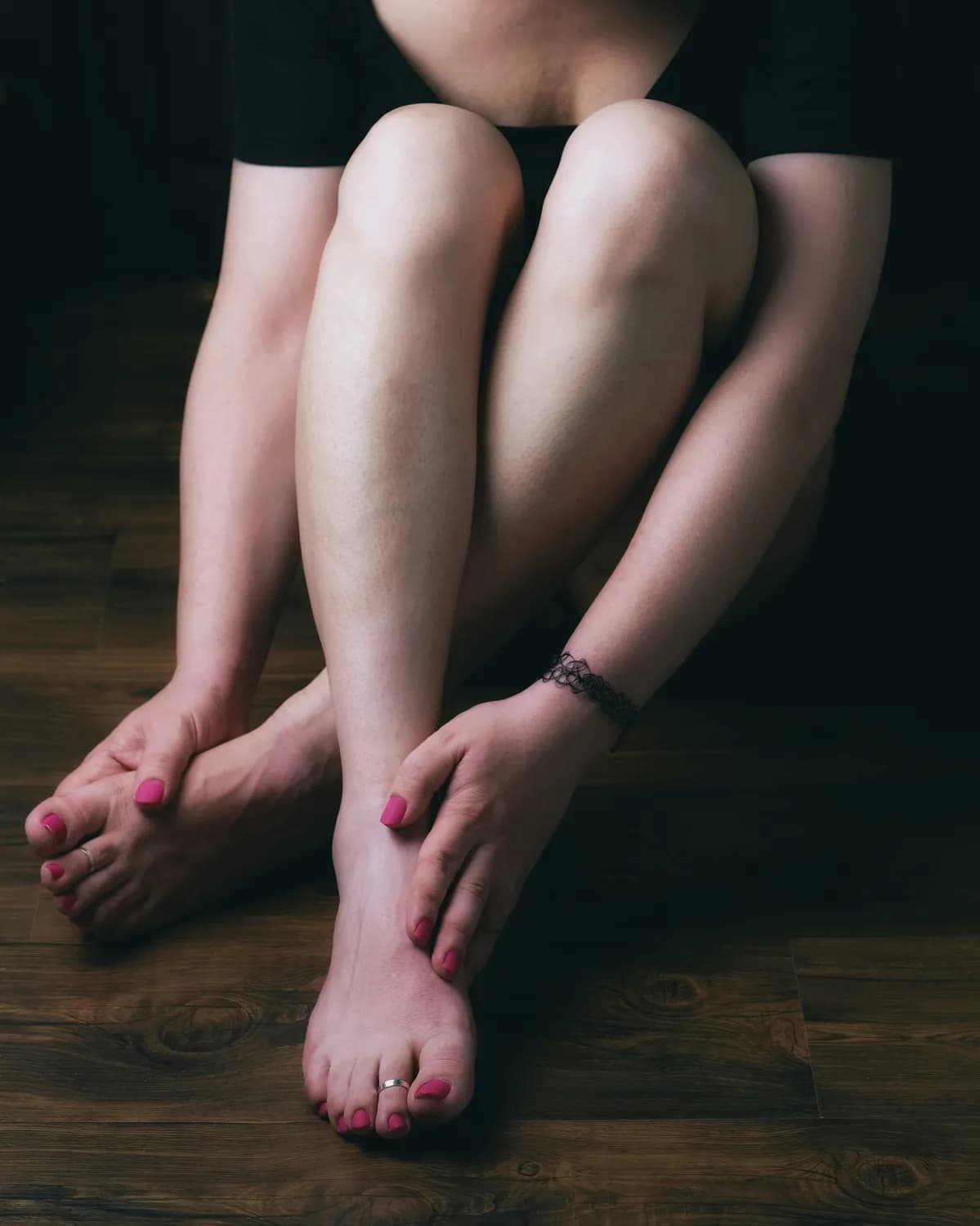 腿肿别轻视：老年人下肢水肿的四大原因与护理方案