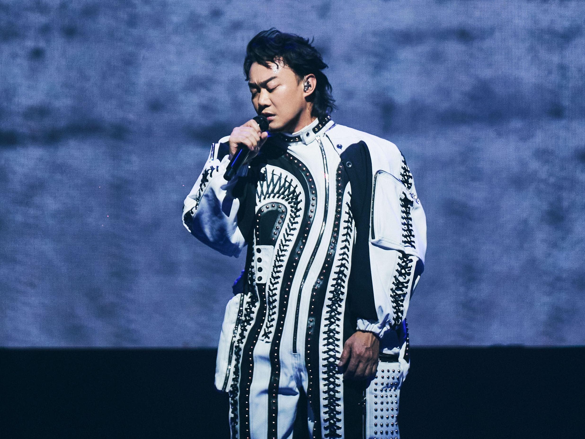金曲歌王陈奕迅10首好歌推荐！K歌之王的经经典不只十年，这几首歌你一定要知道！