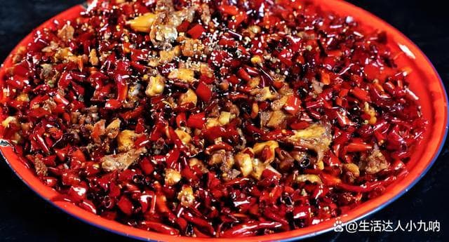 重庆美食全攻略：从麻辣火锅到酸辣粉，每一口都是独特的山城味道