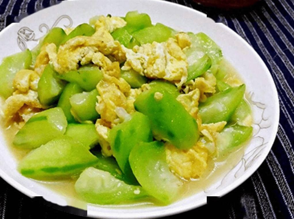 “丝瓜：糖尿病友的‘隐形助手’？揭秘丝瓜的养生奥秘与食用禁忌”