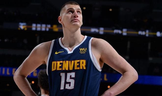 约基奇VS詹姆斯：NBA季后赛首轮的巅峰对决