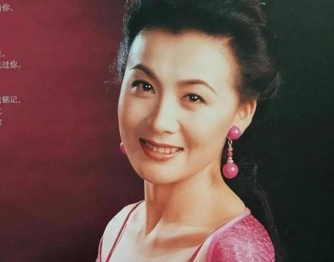 她是陈道明挚友，三获金鹰奖，人生最后一个角色竟是“尼姑”