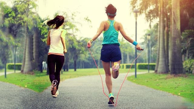 跳绳vs跑步：哪种运动才是真正的燃脂利器？