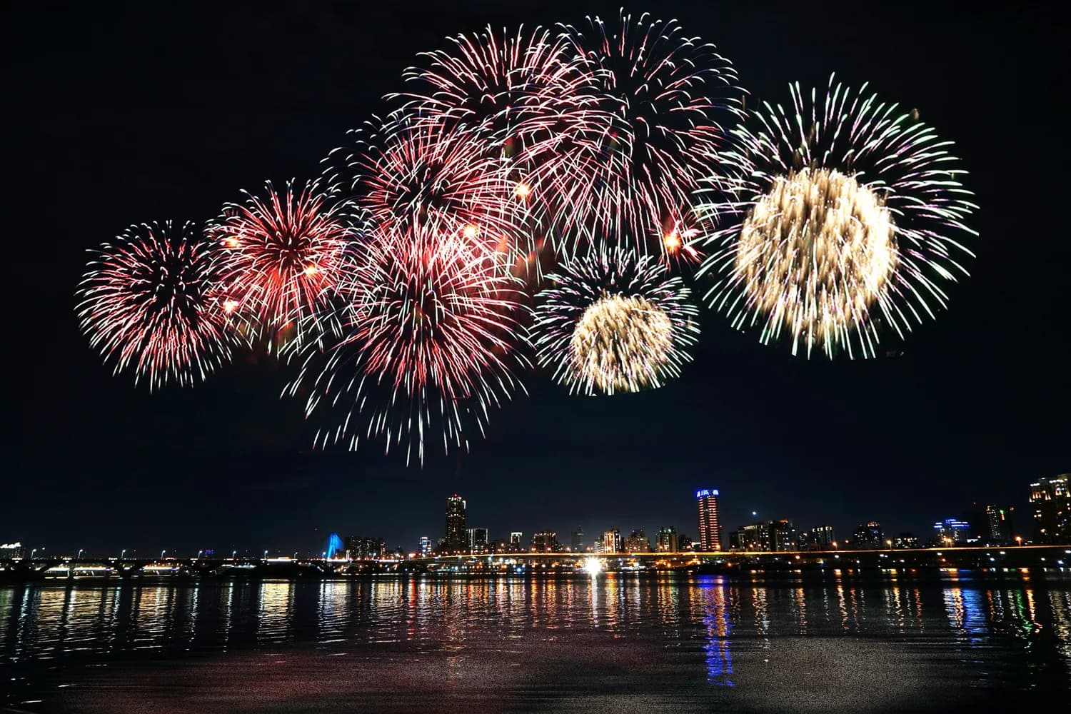 2024南昌烟花晚会安全指南：平安共赏璀璨夜景
