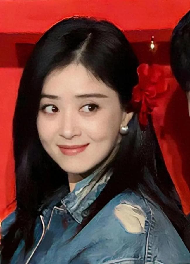 总台春晚蒋欣将尝试歌舞类节目 多面才华大放异彩