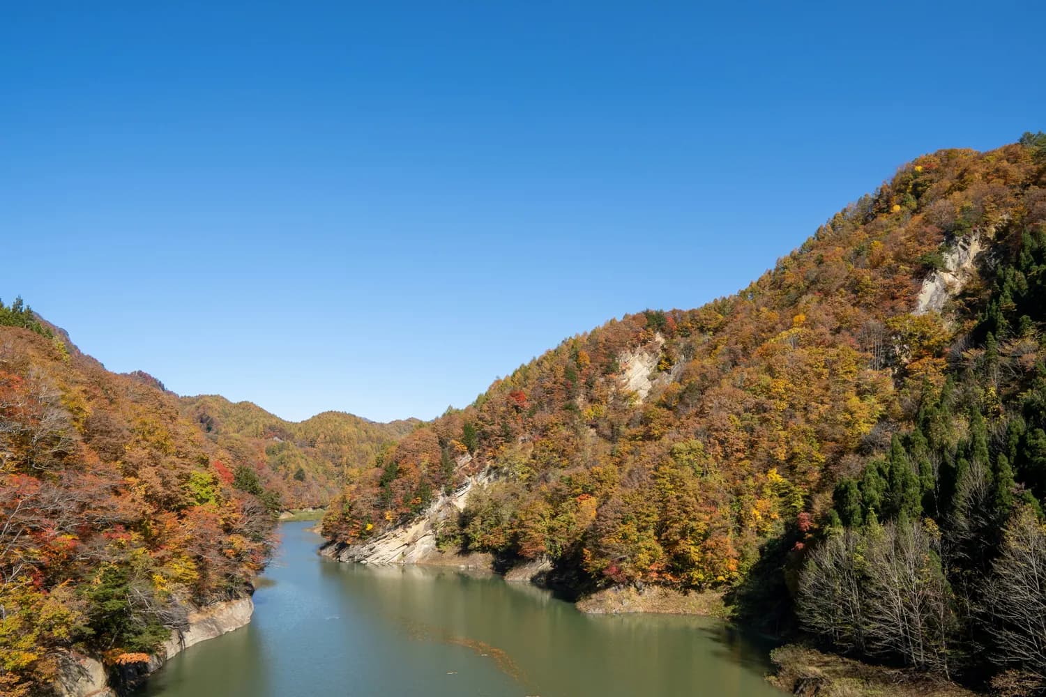 八泉峡：秋日仙境打卡地