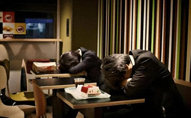 上四休三登上热搜！专家：中国不具备“上四休三”条件，为什么？