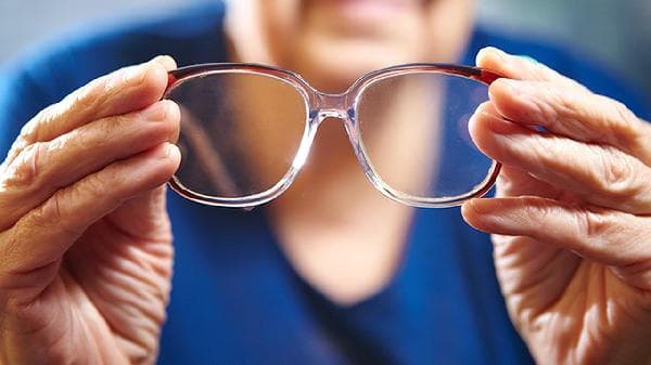 眼睛长息肉要开刀吗？老是流眼泪