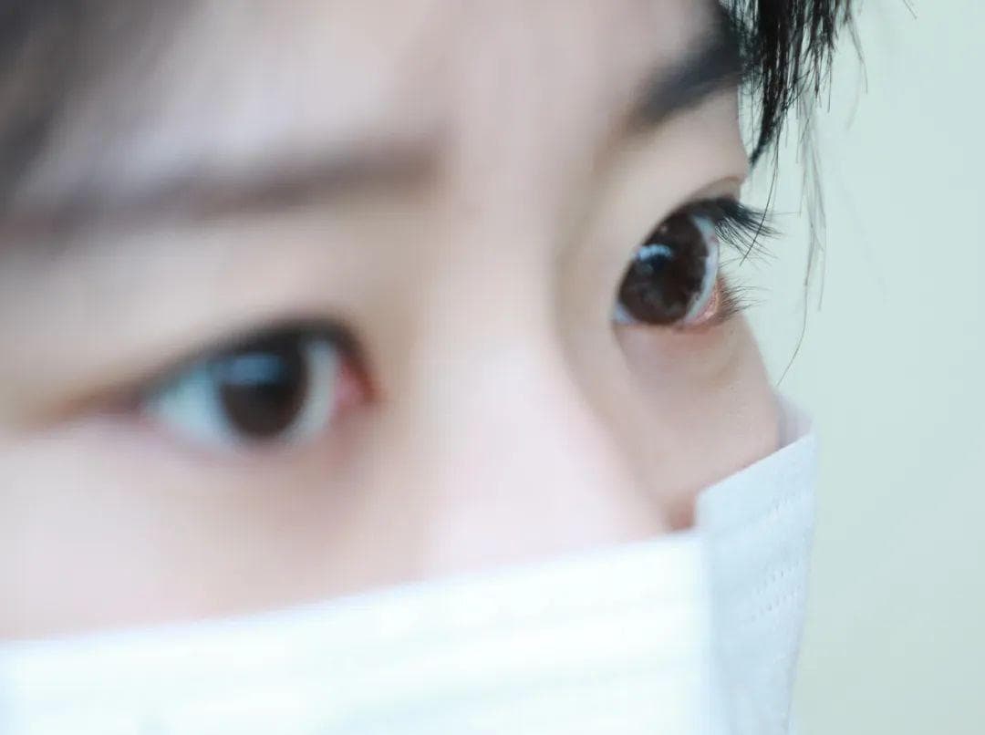 眼睛是健康的“信号灯”！没事要多照照镜子！