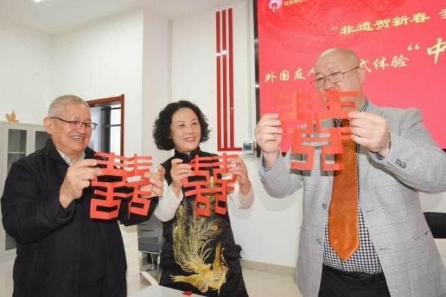 外国友人在德州沉浸式感受中国年