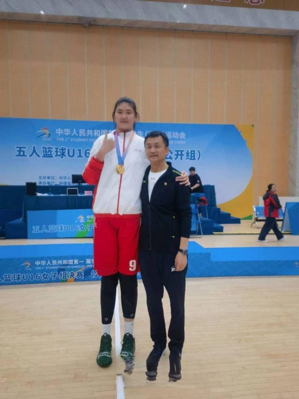 MVP实至名归！绰号“女版姚明”，17岁张子宇收获来自世界的目光