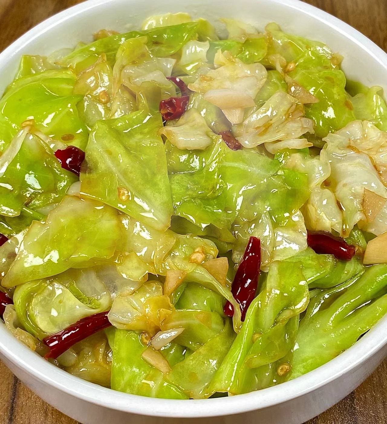 干煸手撕包菜：一道源于烟火气的经典美味