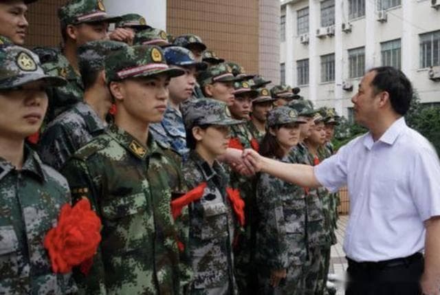 拒服兵役后果最新分析，多方面影响与后果探讨