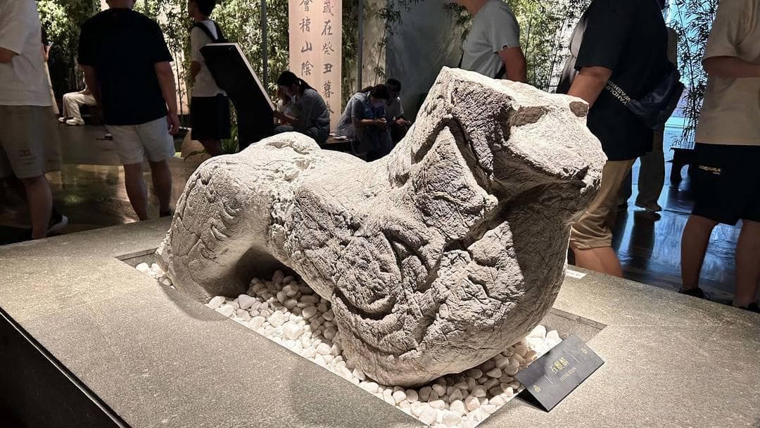 南京的博物馆有“看头”| 神秘残损辟邪在仓库中发现，或与南齐短命皇帝有关