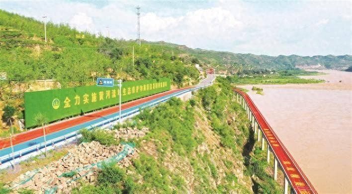 黄河一号旅游公路成为临县百姓的致富路