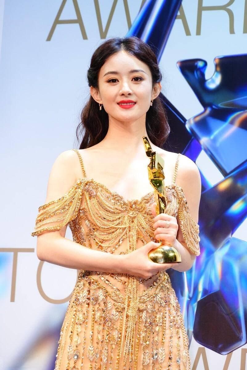 赵丽颖《浴火之路》票房破50亿，坚韧精神克服外貌质疑成实力派