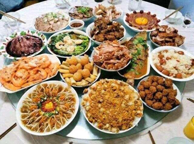 上海十大经典名菜：从红烧肉到八宝鸭，品味海派美食文化