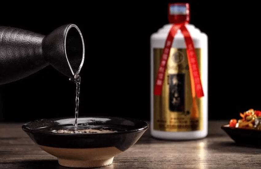 买白酒时，怎样辨别粮食酒与酒精酒？学会哪四招能避免上当？