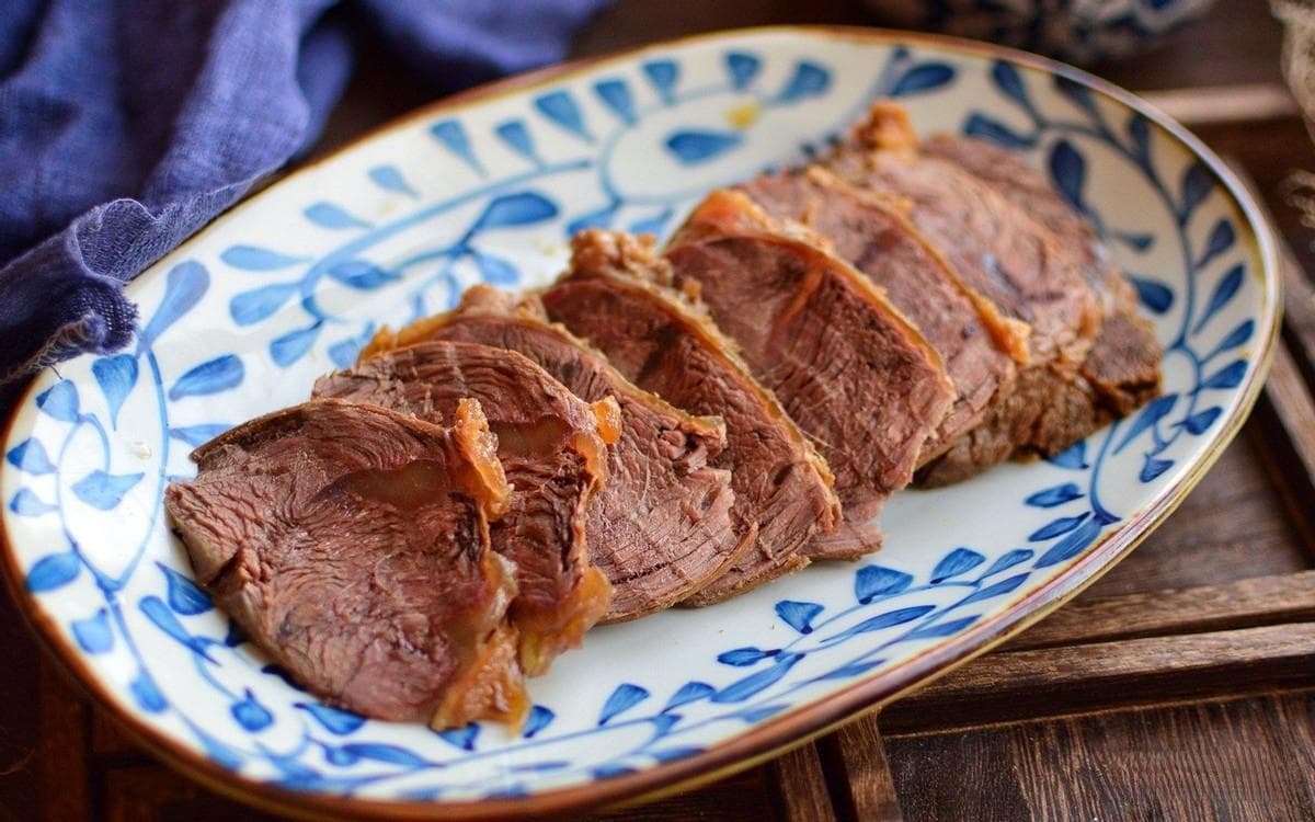 酱牛肉的家常做法，软嫩肉不柴，关键4种香料，汤汁都可以拌饭吃