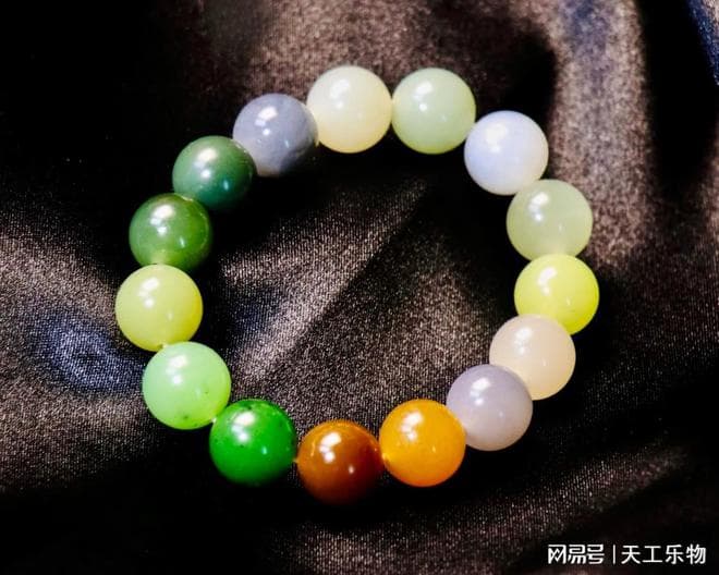 “花心的”和田玉！如何搭配出完美的多宝手串？