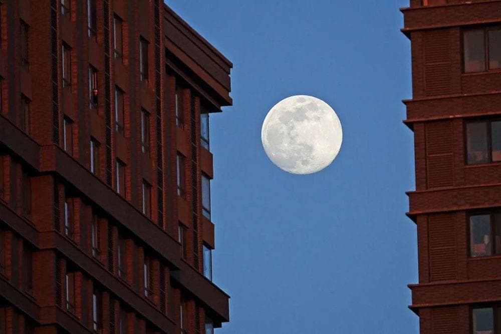 今年的元宵月，最圆时刻是在今夜的20时30分？