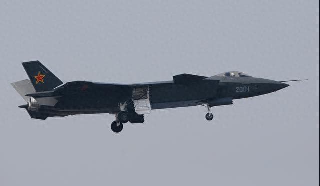 空军"三剑客"产能变迁：歼-20和歼-16持续高产，歼-10C为何落后？