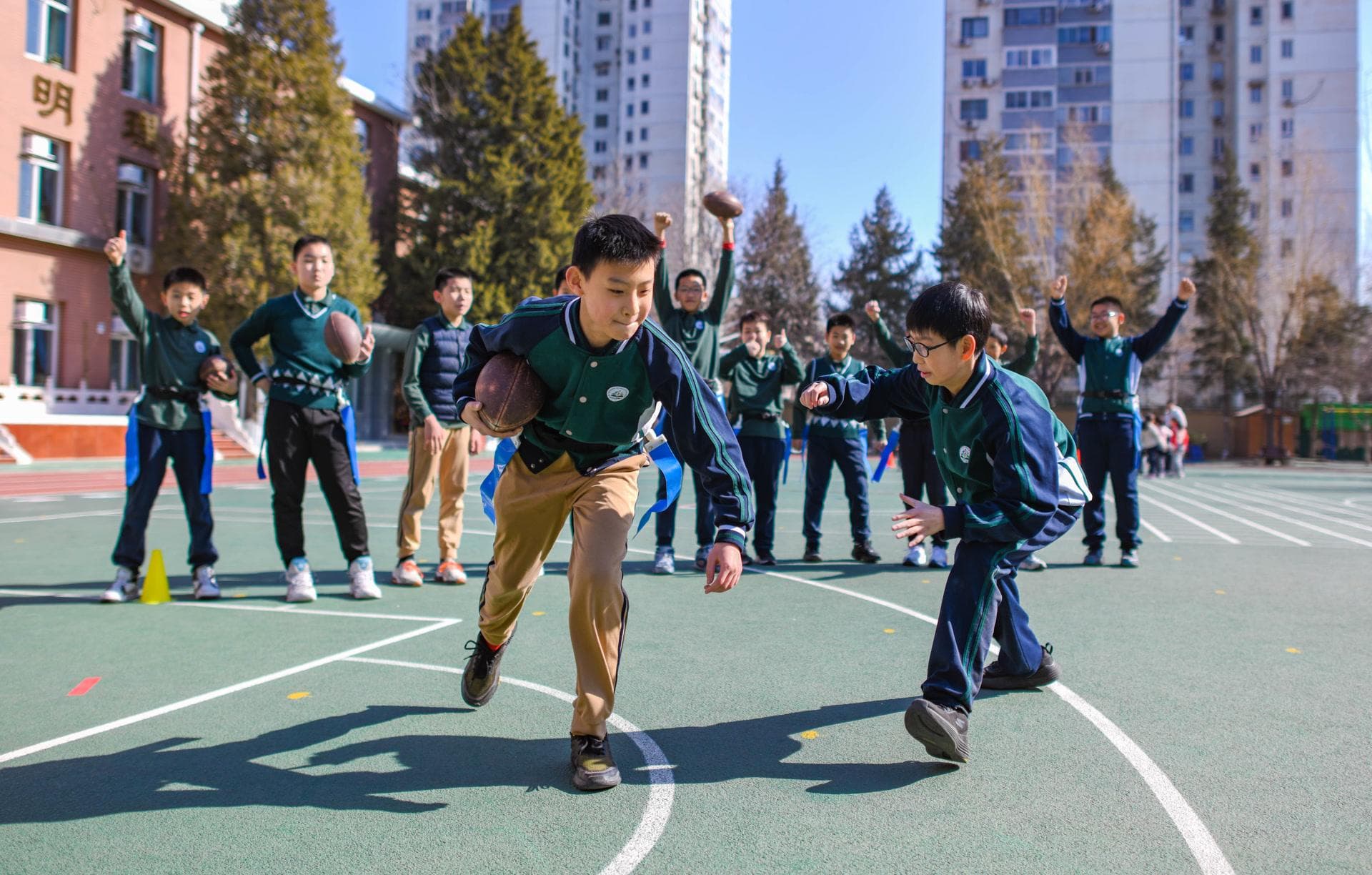 中小学创新体育课教学方式，让学生“能出汗”“爱出汗”