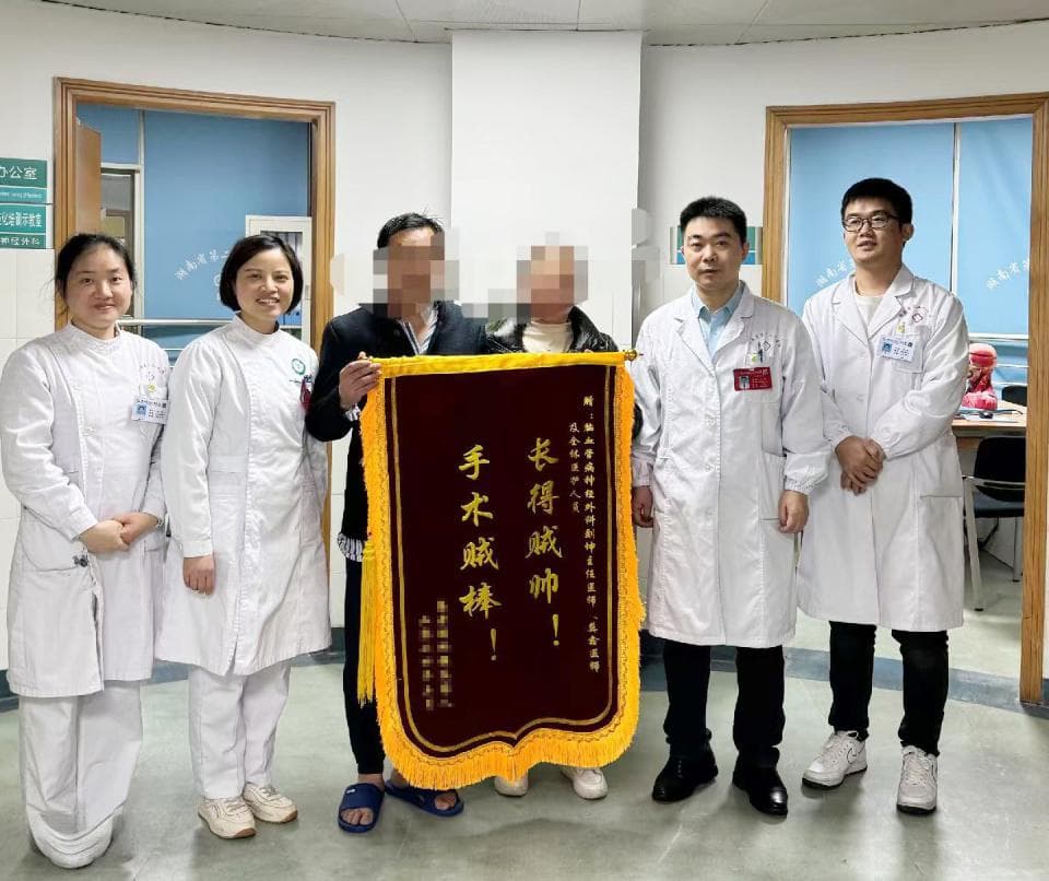 32岁网红直播后突发脑溢血离世……专家介绍年轻人患脑出血的五大原因