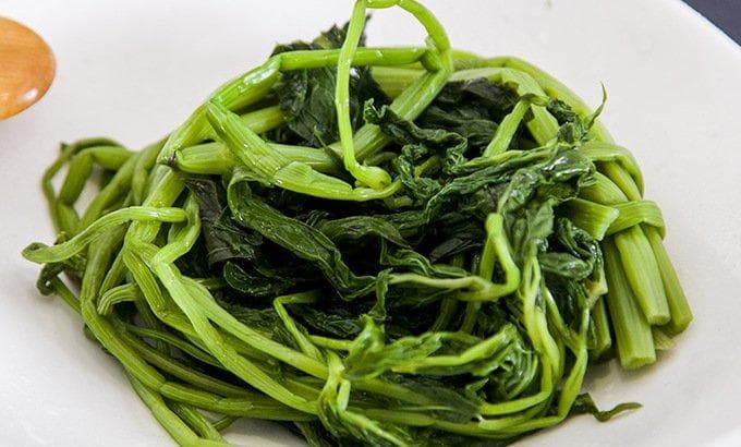 茼蒿的四种家常做法：清炒、蒸制、煮粥、蒜蓉