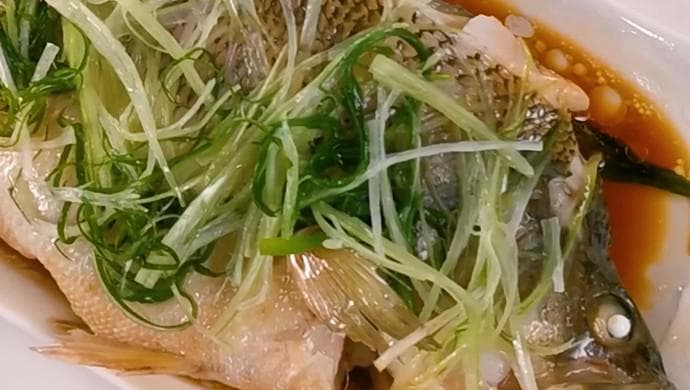 万能的蒸鱼小妙招——清蒸鲈鱼