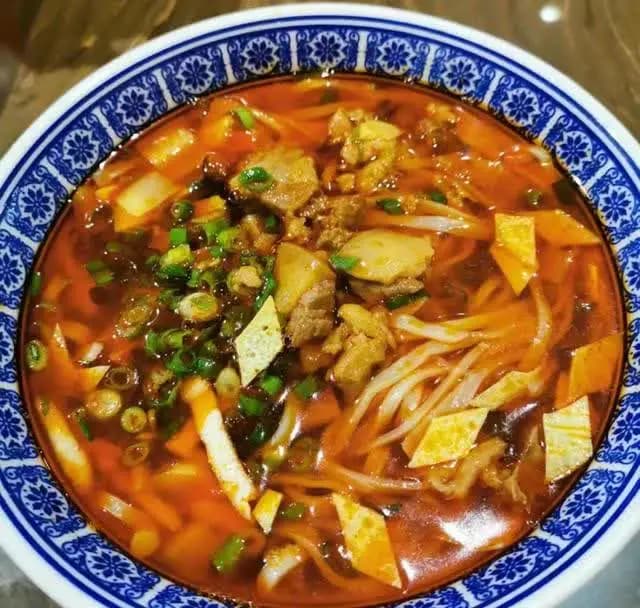 探寻岐山臊子面的制作秘诀：传承千年的美食技艺