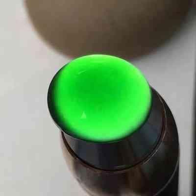 全面了解黑玛瑙石：功效、作用、禁忌与图片