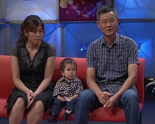 袖珍人吴康：他的外表看似小孩，实则36岁，如今靠拼图发家致富