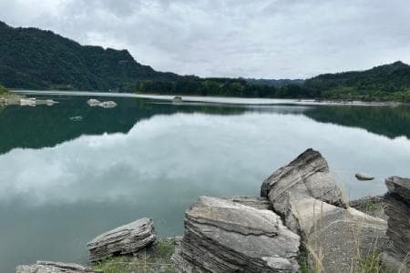 重庆小南海：1856年地震形成的堰塞湖，现为AAAA级景区