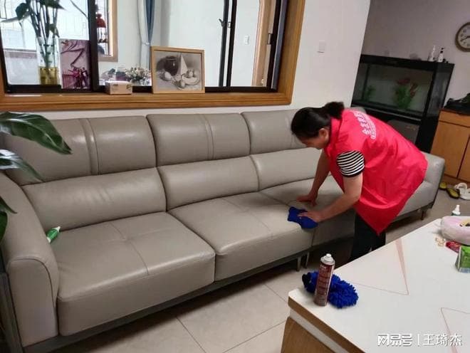 清洁餐具是日常生活中必不可少的家务活动之一