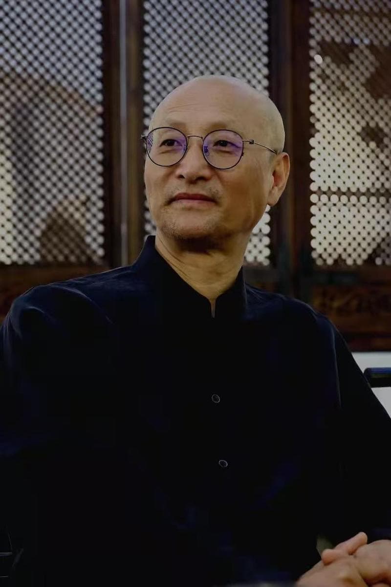一周艺术人物｜曾成钢解读雕塑艺术，复旦呈现“文武生智”