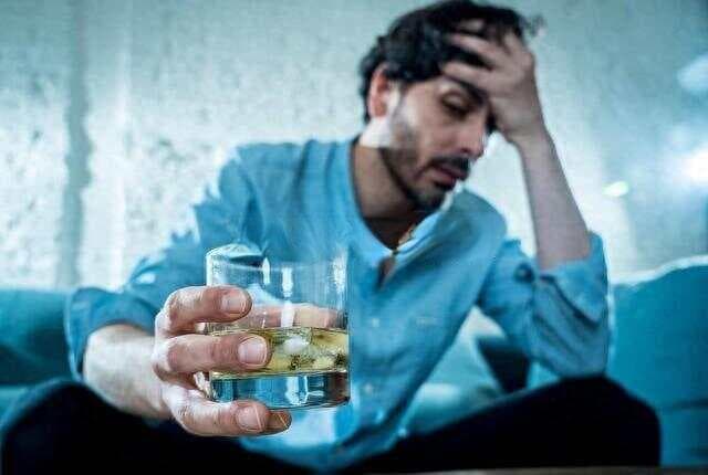 千年古方解酒毒：中医教你三步醒酒术，解救被酒精'绑架'的脏腑