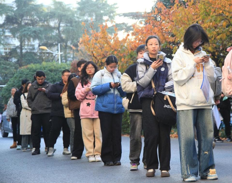 公务员借调屡禁不止：“备受非议却依旧具有生命力”