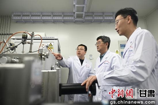 中国首款超长寿命核电池问世：可为脑机接口等提供永久能源
