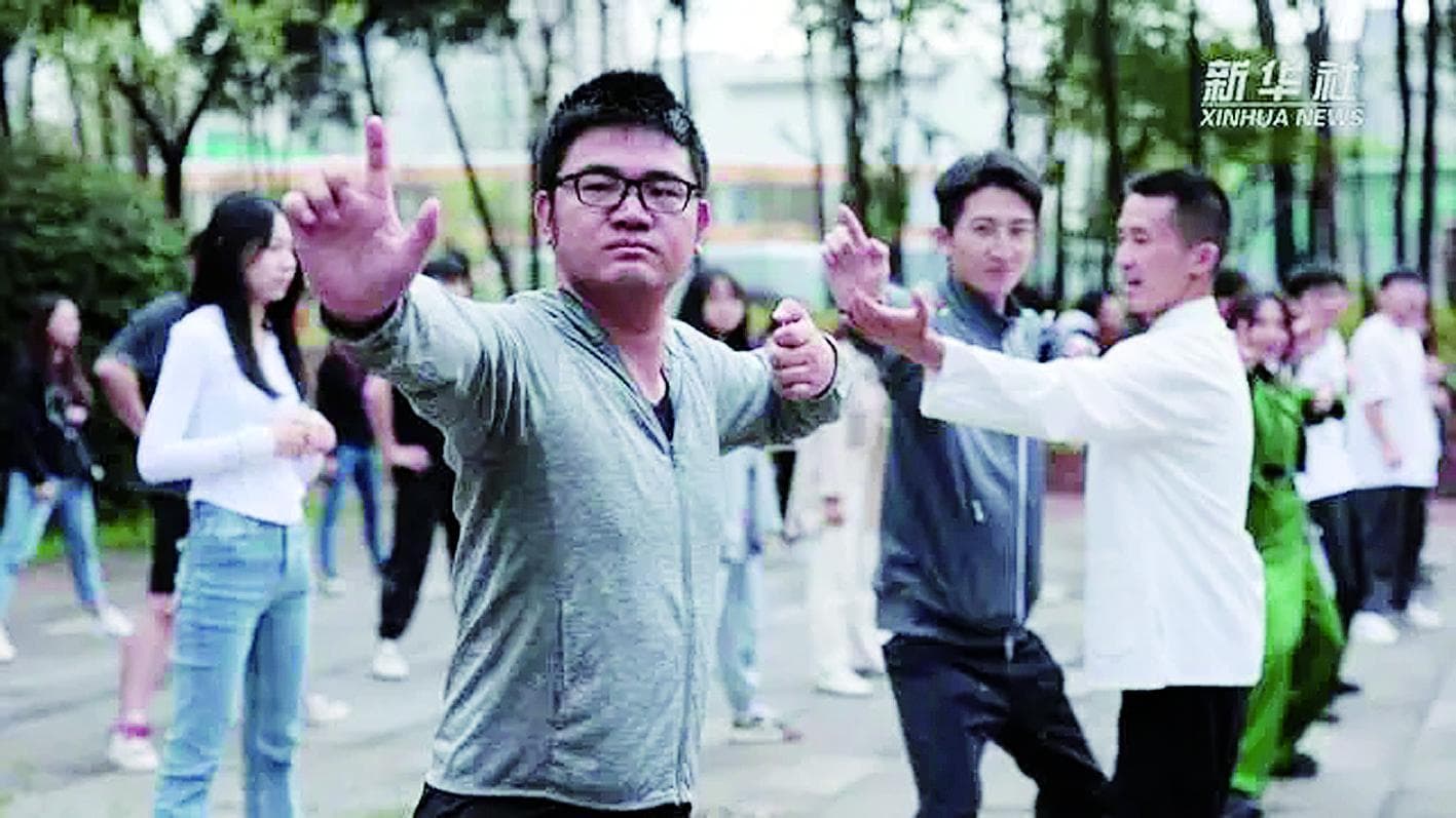 过劳时代下的养生热：年轻人的自救与无奈