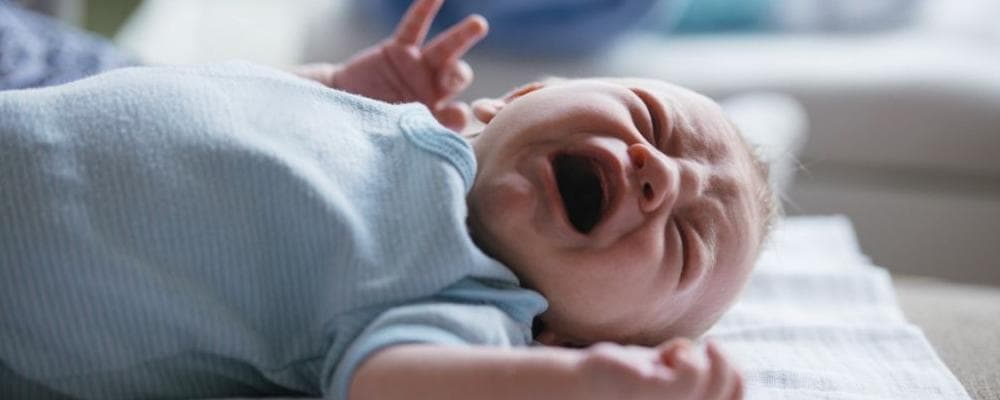 宝宝哭闹怎么办？肚子痛、胀气等常见原因及应对方法