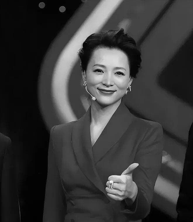 董卿书法：从《中国诗词大会》看她的文化底蕴