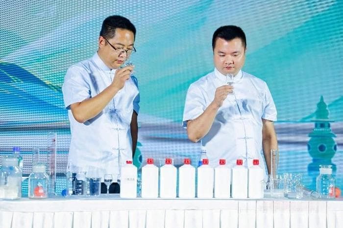 揭秘白酒勾调工艺：三分在调，七分在酿