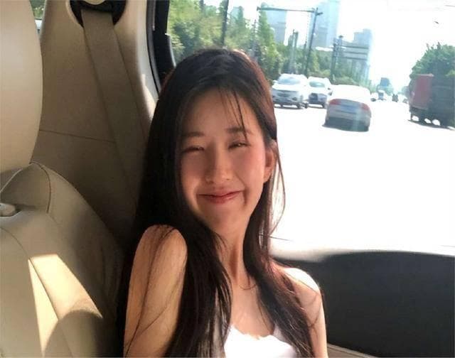 赵露思春节活动归来，心理健康引热议