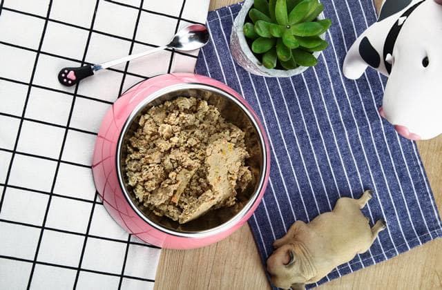 幼犬狗粮的正确泡食方法及喂食禁忌