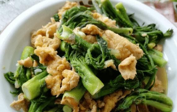 刺嫩芽，营养丰富，口感鲜嫩，是春季餐桌上的美味佳肴