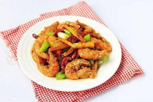 炸大虾制作全攻略：从选材到摆盘的完美呈现