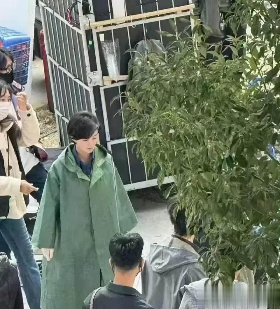 赵丽颖《造城者》短发造型惊艳！为角色瘦身消瘦到差点认不出