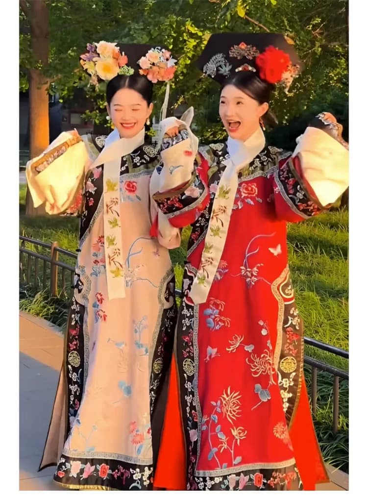 岁月沉淀下的清朝汉服：传承、变革与文化交织